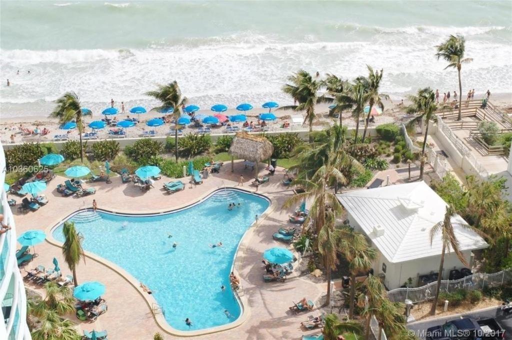 2Bd Condo Christmas Retreat Pool Beachside ハリウッド エクステリア 写真